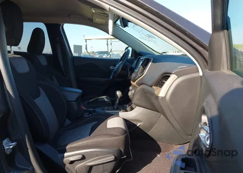 2017 Jeep Cherokee Altitude 4X4 z USA, uszkodzony, nr VIN 1C4PJMAB0HW537849